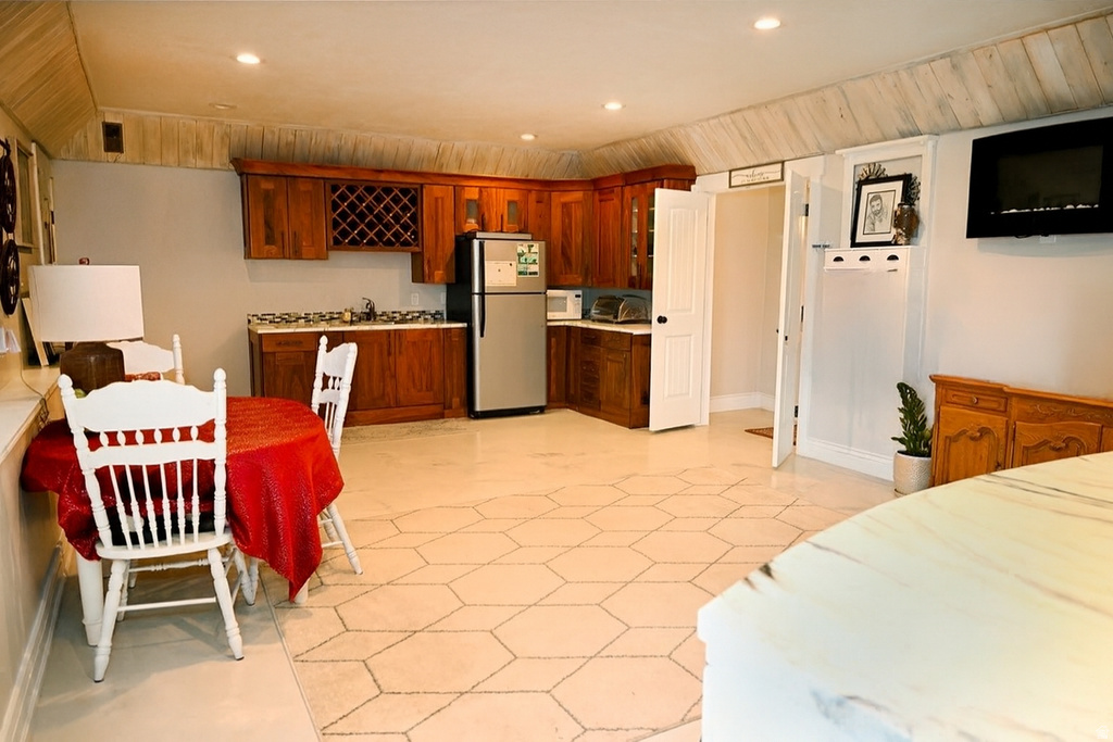 2058 COMANCHE WAY Farmington, UT 84025