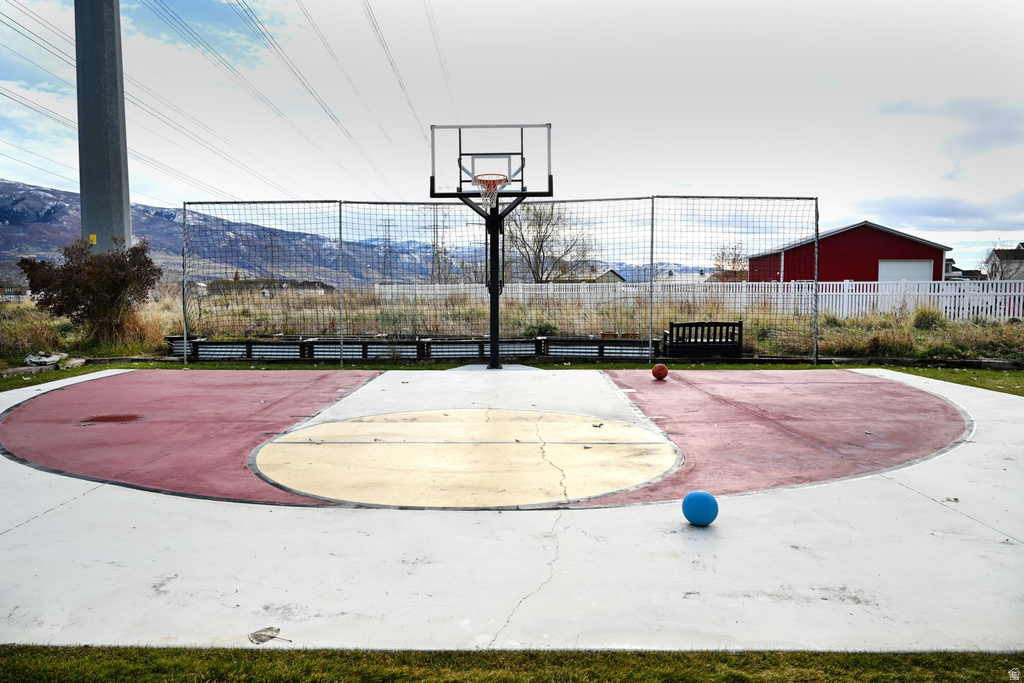 2058 COMANCHE WAY Farmington, UT 84025