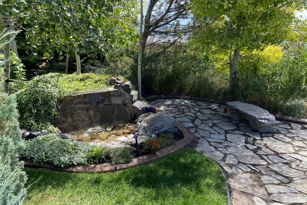 2058 COMANCHE WAY Farmington, UT 84025