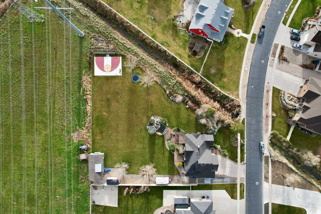 2058 COMANCHE WAY Farmington, UT 84025