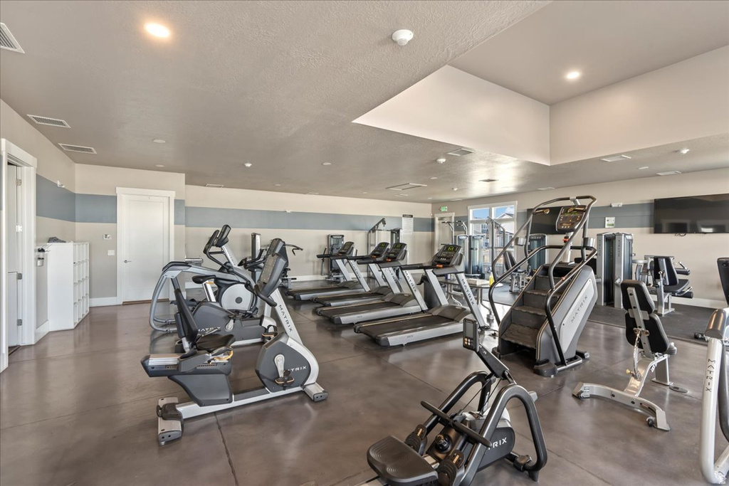 1596 W PARKVIEW DR Syracuse, UT 84075