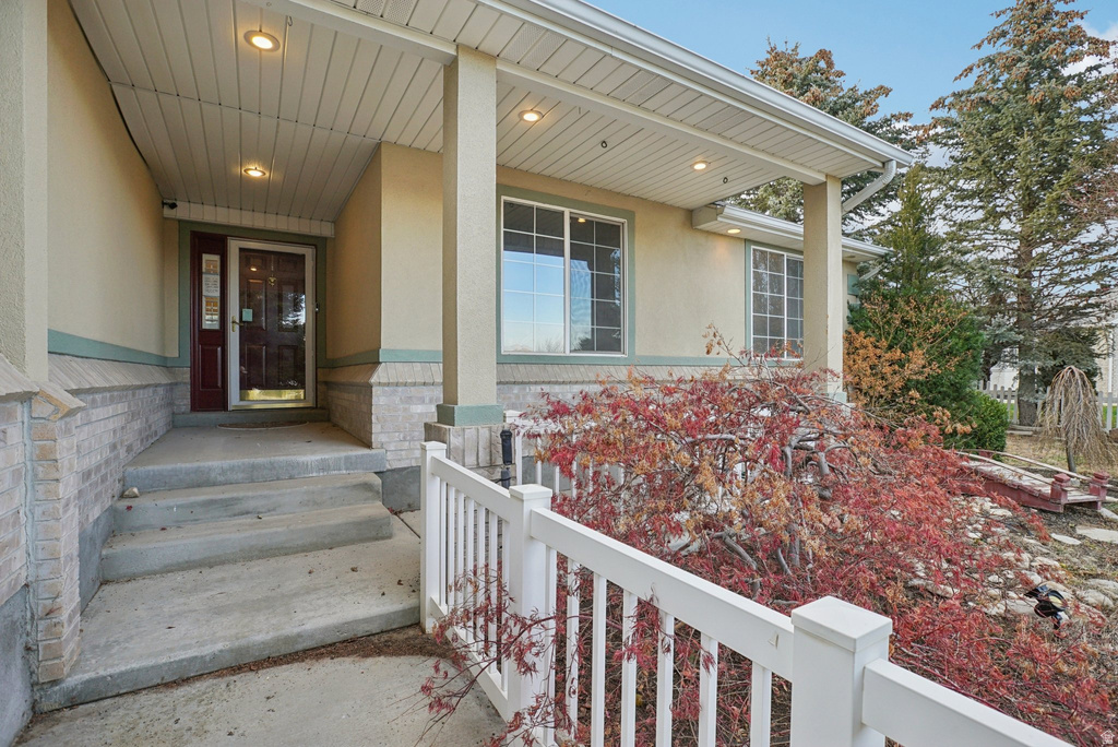 9634 S ELK VISTA LN South Jordan, UT 84095