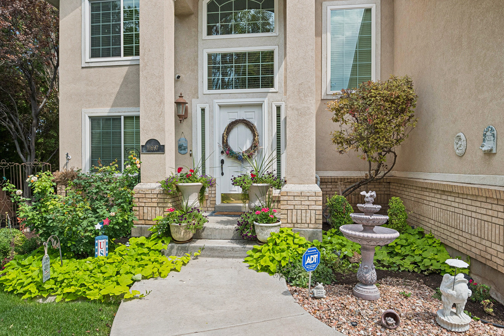 11697 S TATTERED ANGEL CV Riverton, UT 84065