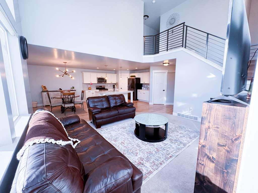 977 W BRENNAN ST Bluffdale, UT 84065