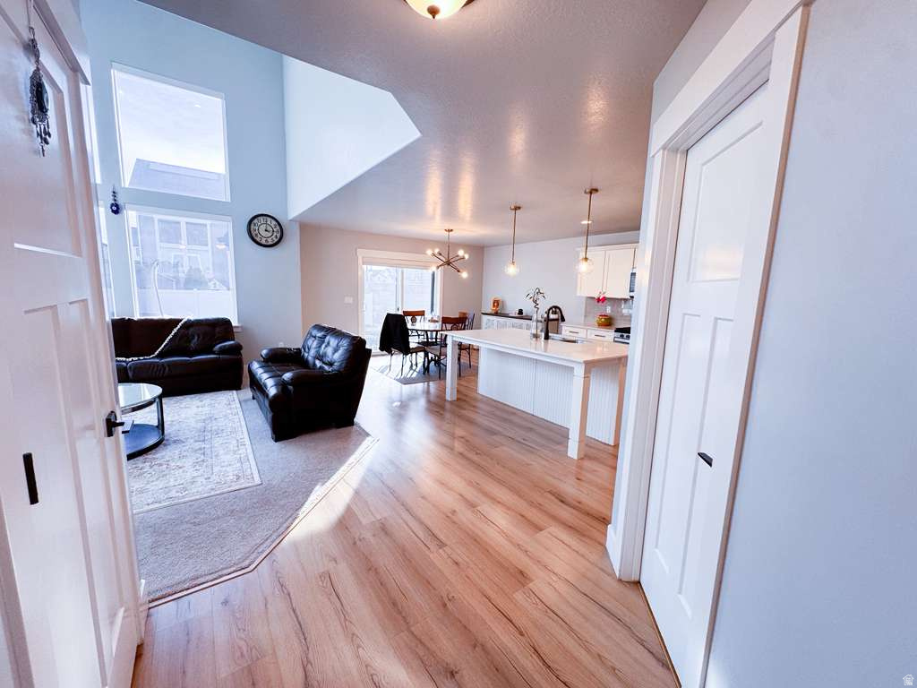 977 W BRENNAN ST Bluffdale, UT 84065