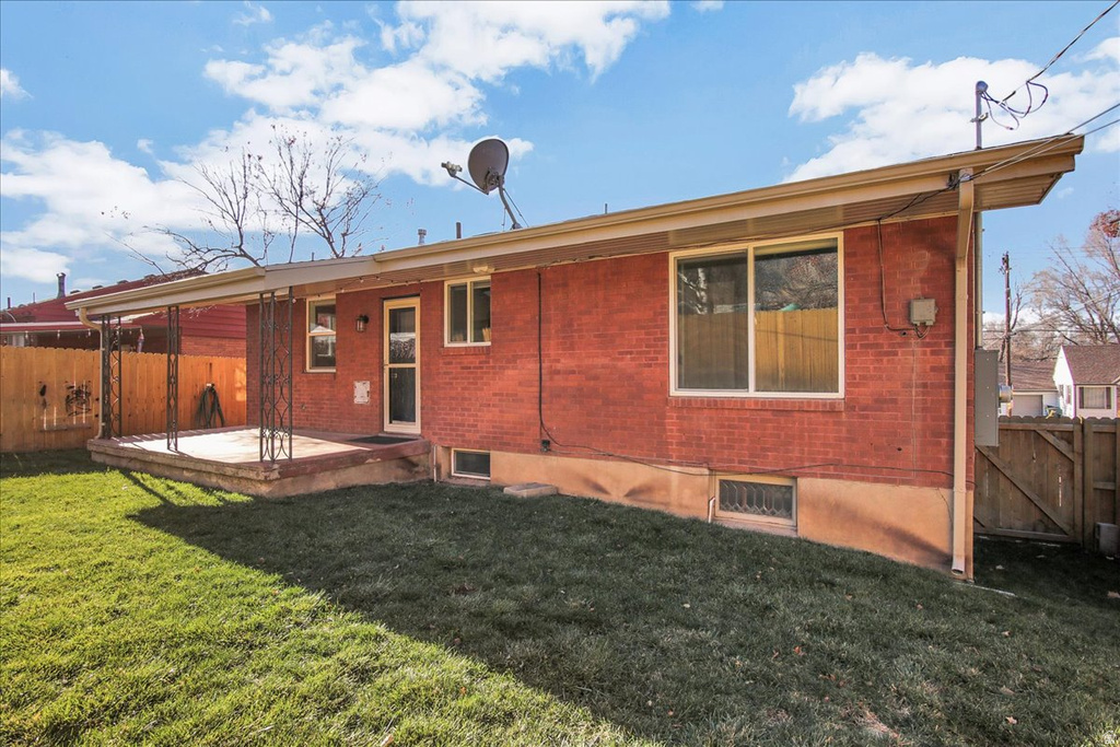 2726 TYLER AVE Ogden, UT 84403