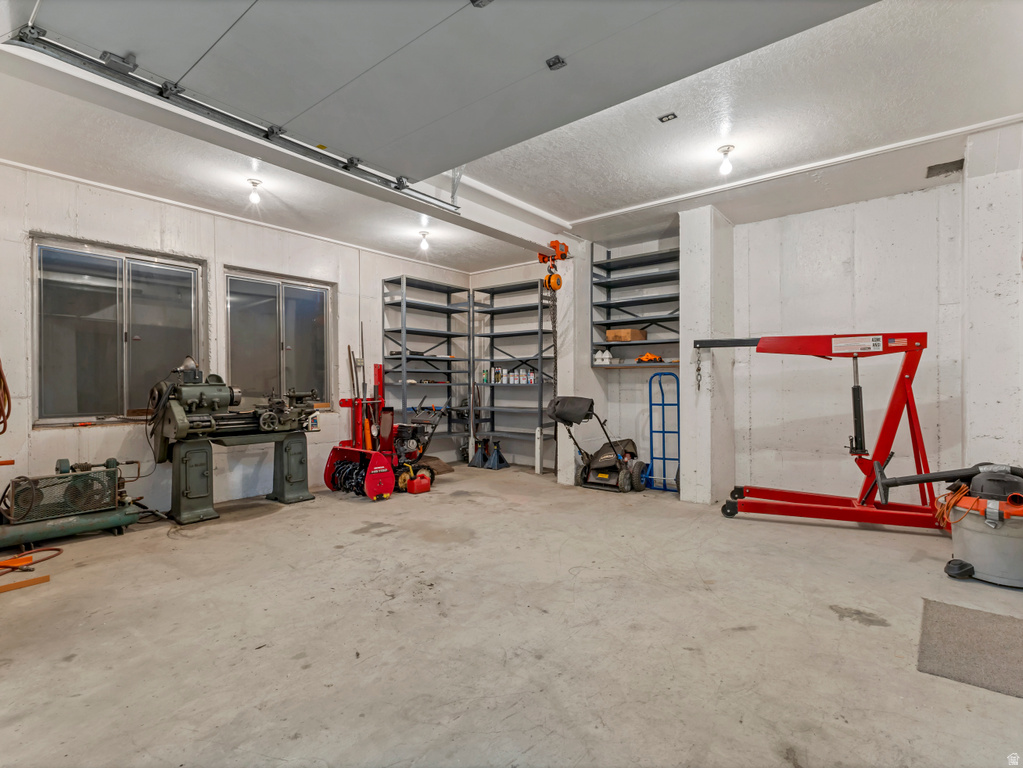 8585 S MT MAJESTIC RD Sandy, UT 84093