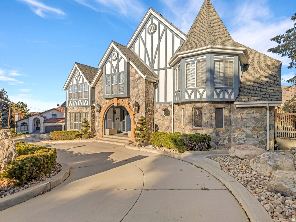 8585 S MT MAJESTIC RD Sandy, UT 84093