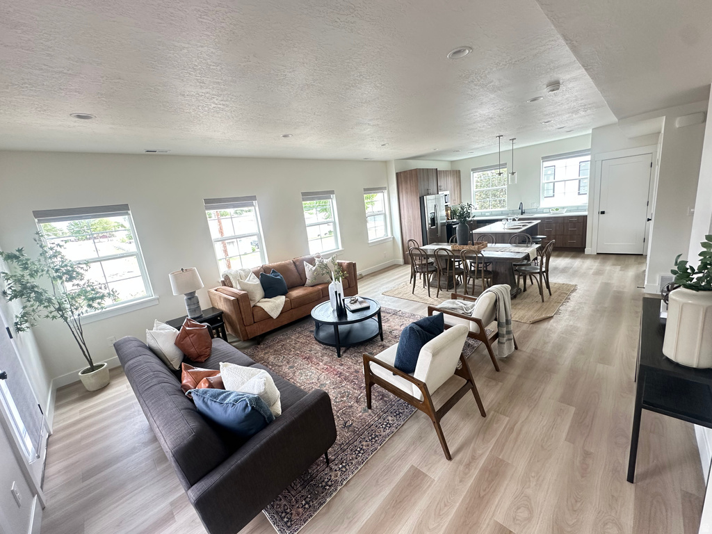 7852 S HOLDEN Midvale, UT 84047