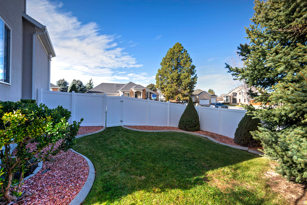 7993 S ELDON WAY Cottonwood Heights, UT 84093