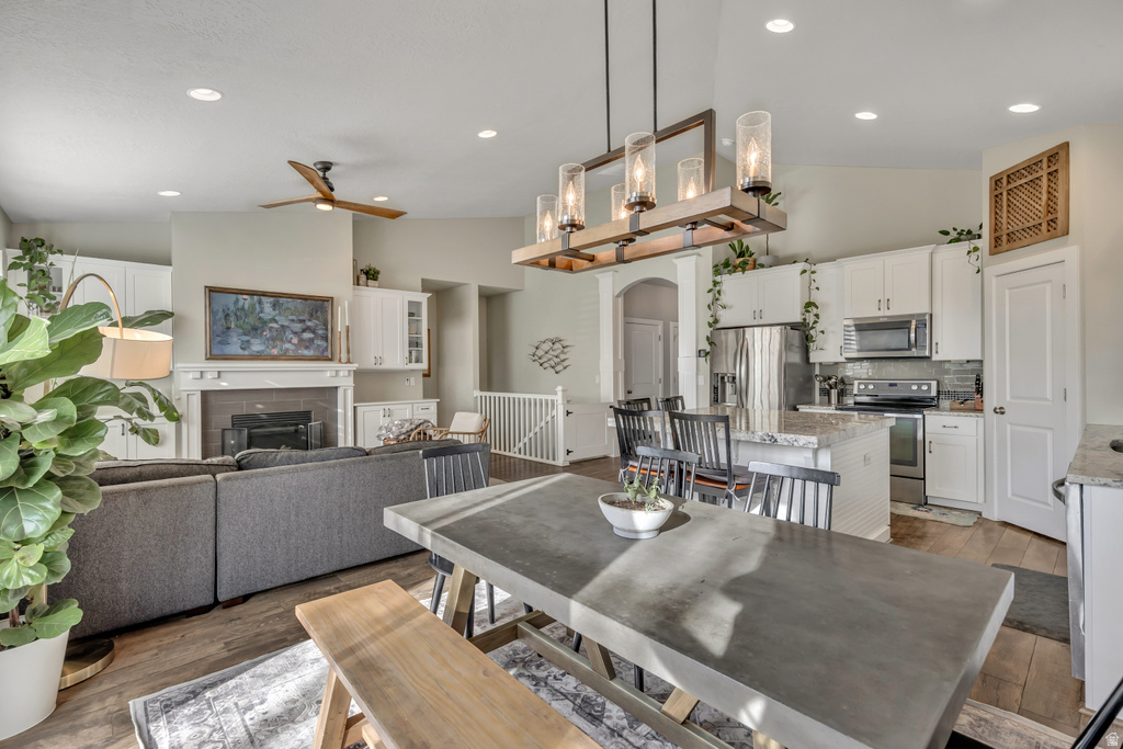 1877 W KAMARI DR South Jordan, UT 84095