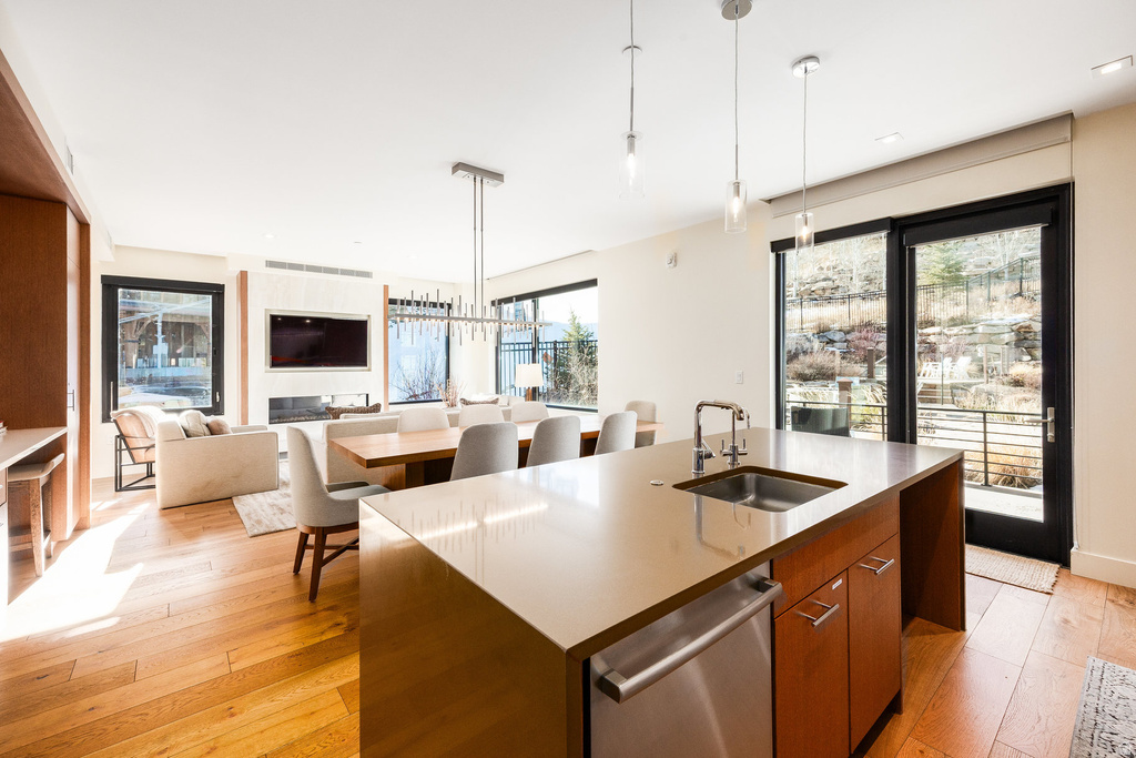 2431 W HIGH MOUNTAIN RD #301 Park City, UT 84098