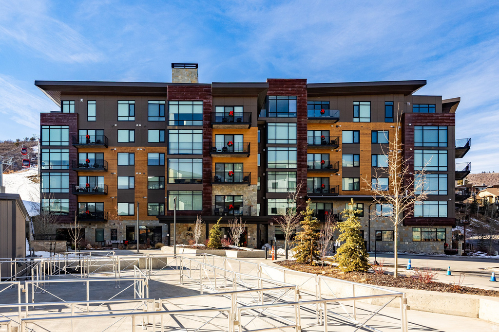 2431 W HIGH MOUNTAIN RD #301 Park City, UT 84098