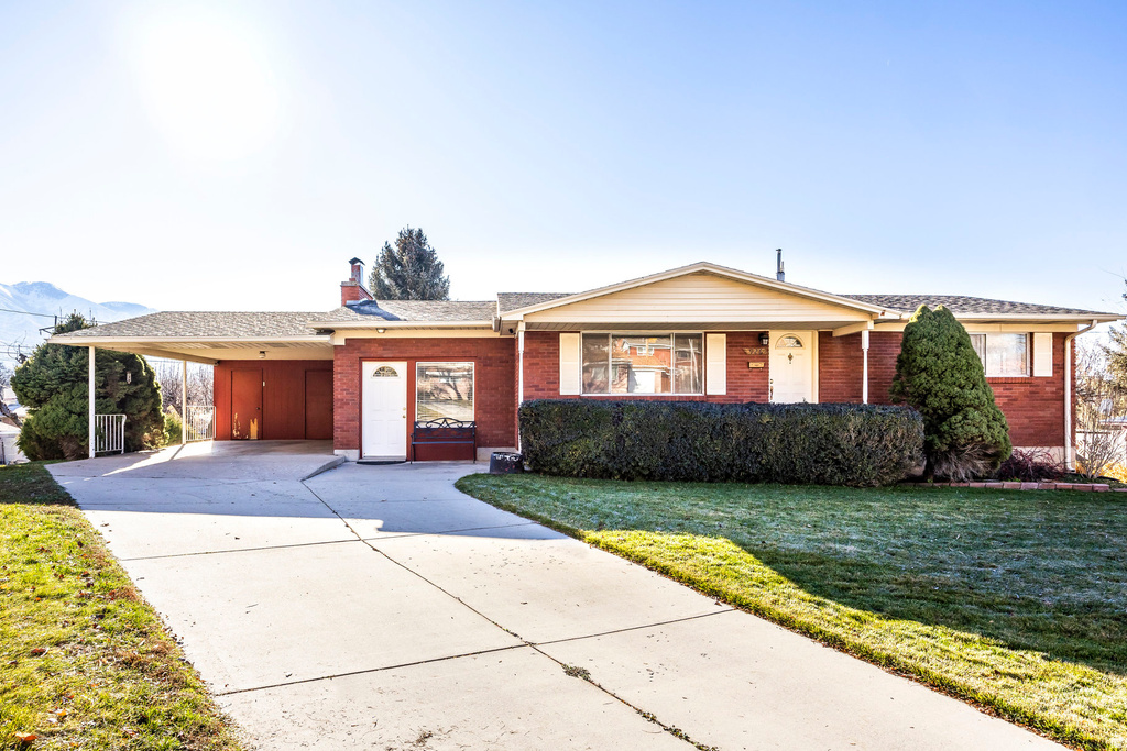 926 E 250 N Springville, UT 84663