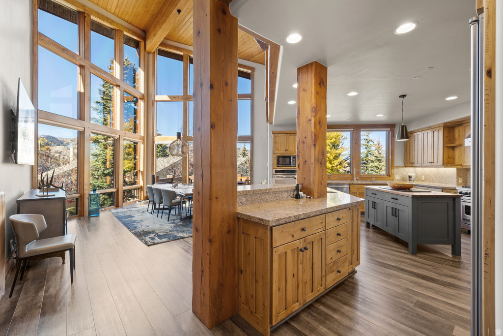 7826 ASTER LN Deer Valley, UT 84060