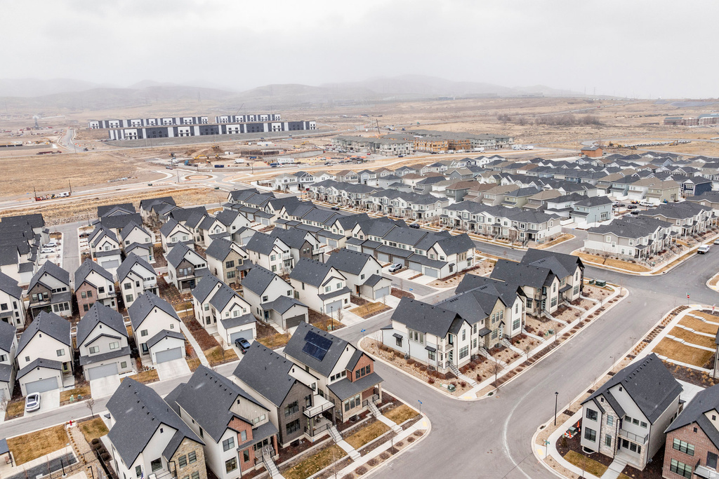 2426 N ALESUND WAY Lehi, UT 84043