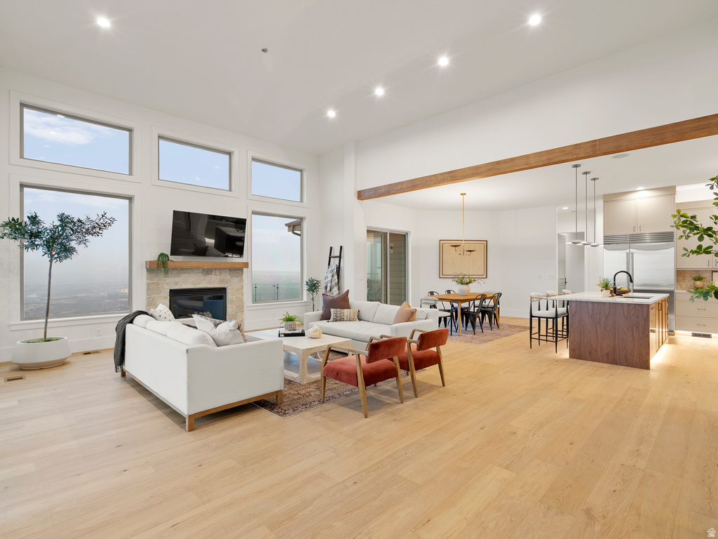 871 N SANDHURST DR Salt Lake City, UT 84103