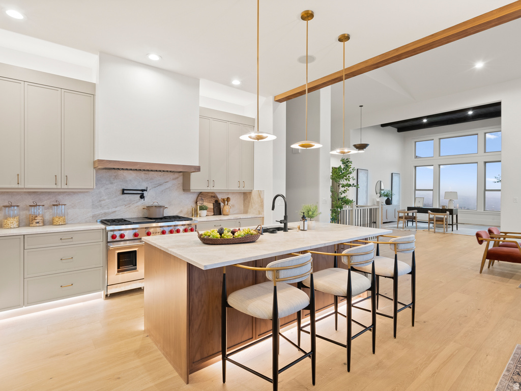 871 N SANDHURST DR Salt Lake City, UT 84103