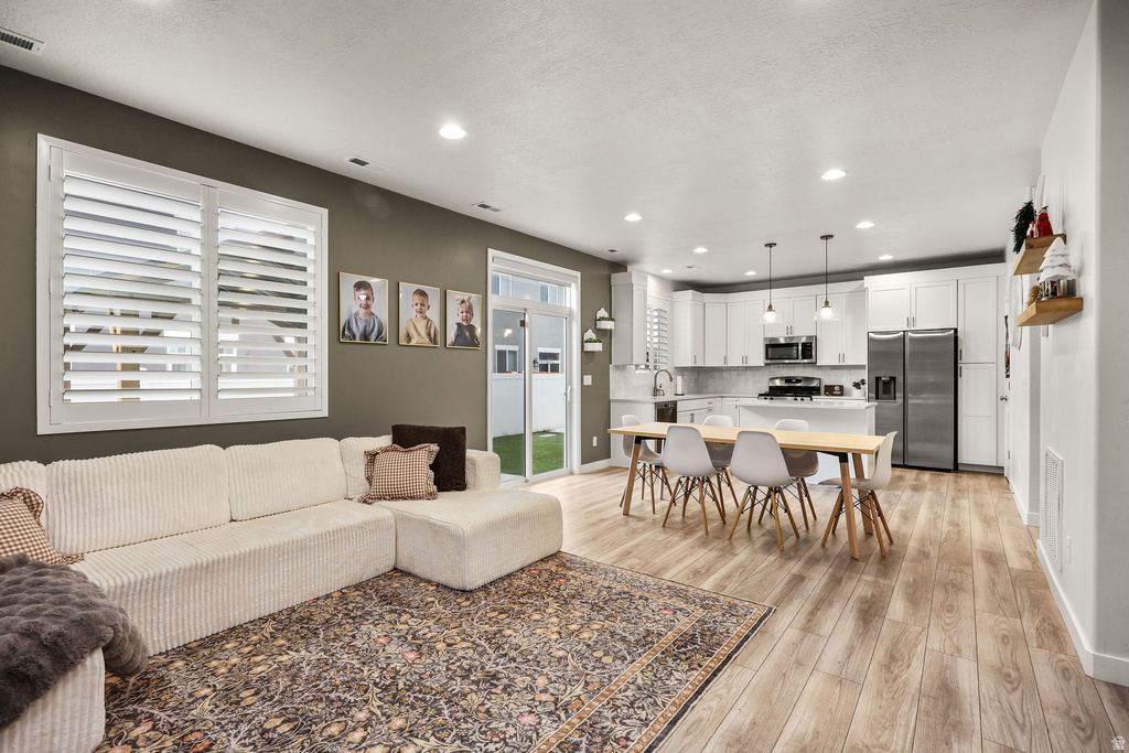 2154 W LYDIA LN Syracuse, UT 84075