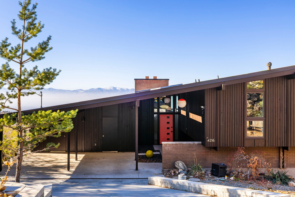 4216 S PARK TERRACE DR Salt Lake City, UT 84124