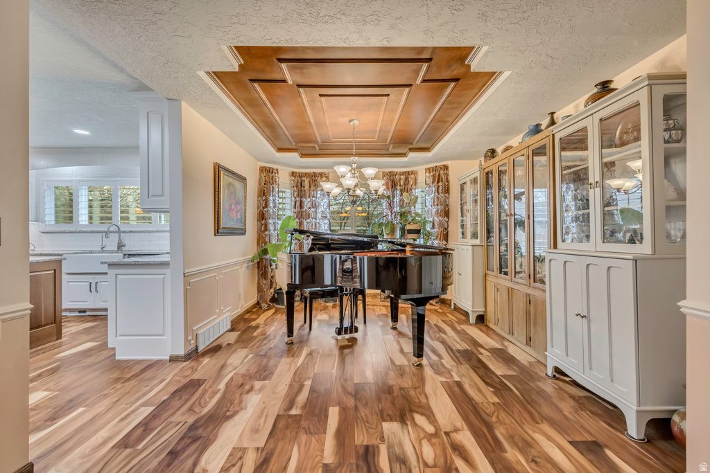 1972 E EVERLEIGH CIR Sandy, UT 84093