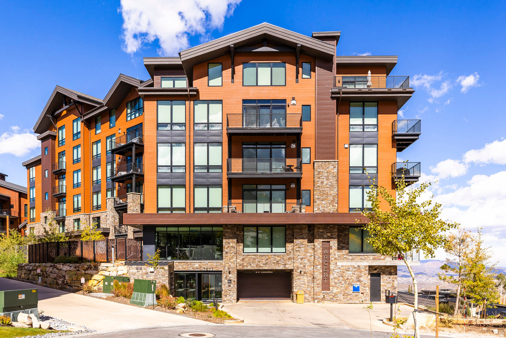 7677 VILLAGE WAY #503 Park City, UT 84060