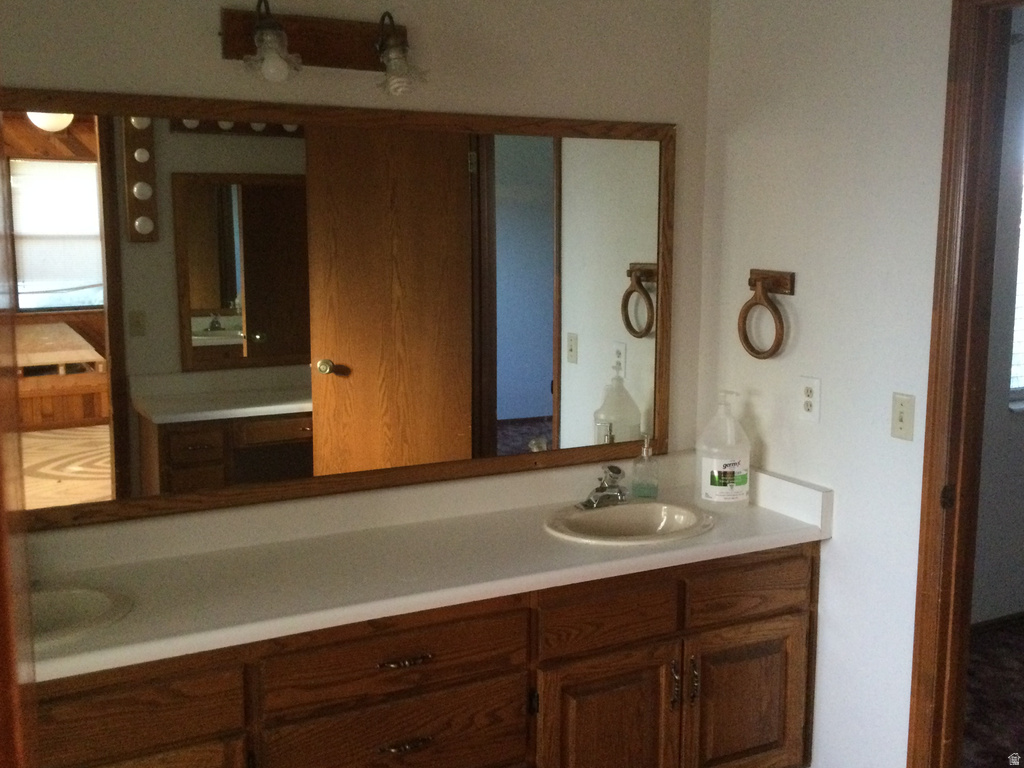 30 N MAIN ST Aurora, UT 84620