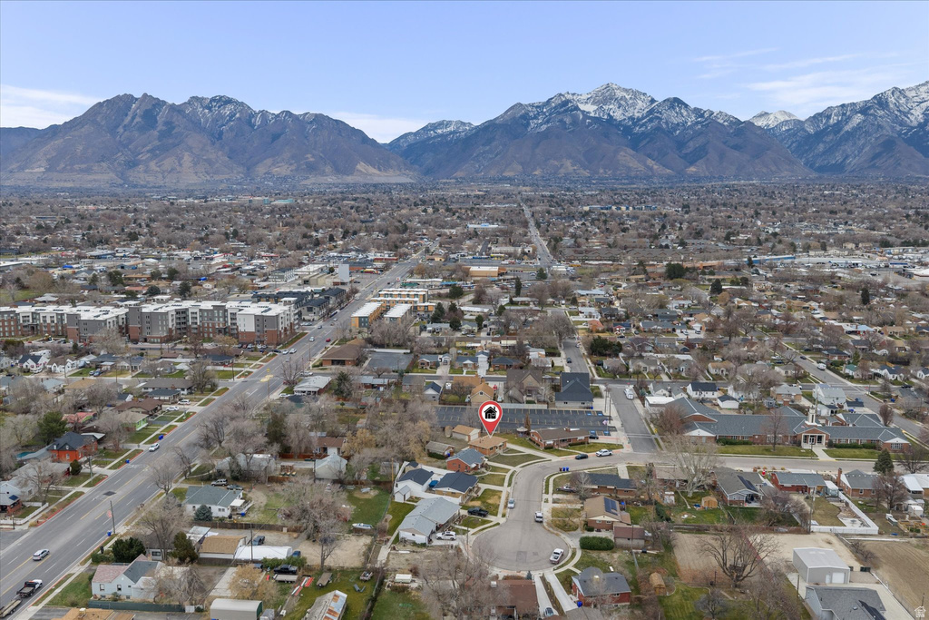 221 W OLYMPUS CIR Midvale, UT 84047