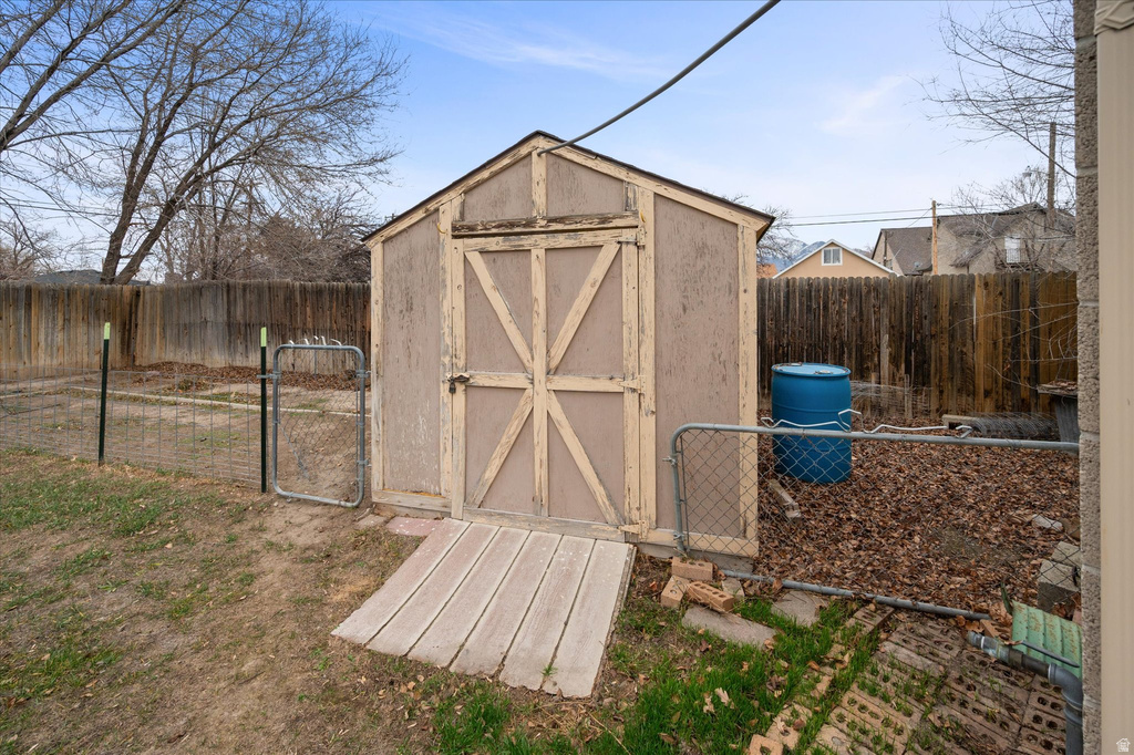 221 W OLYMPUS CIR Midvale, UT 84047