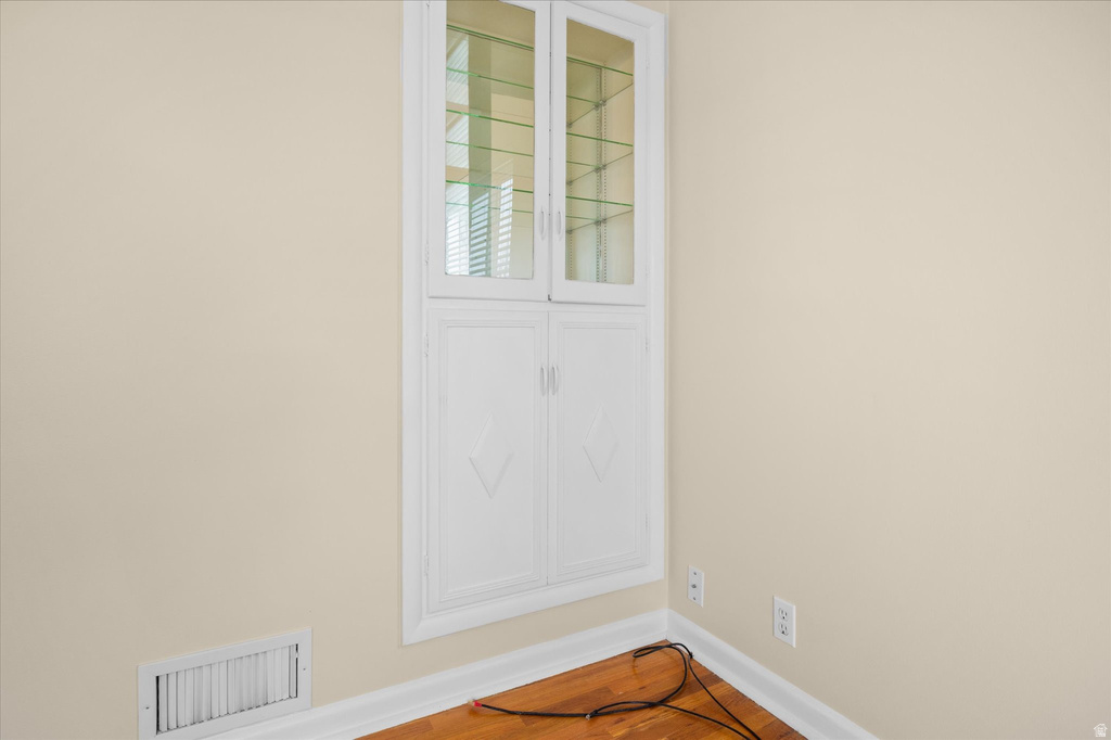 221 W OLYMPUS CIR Midvale, UT 84047