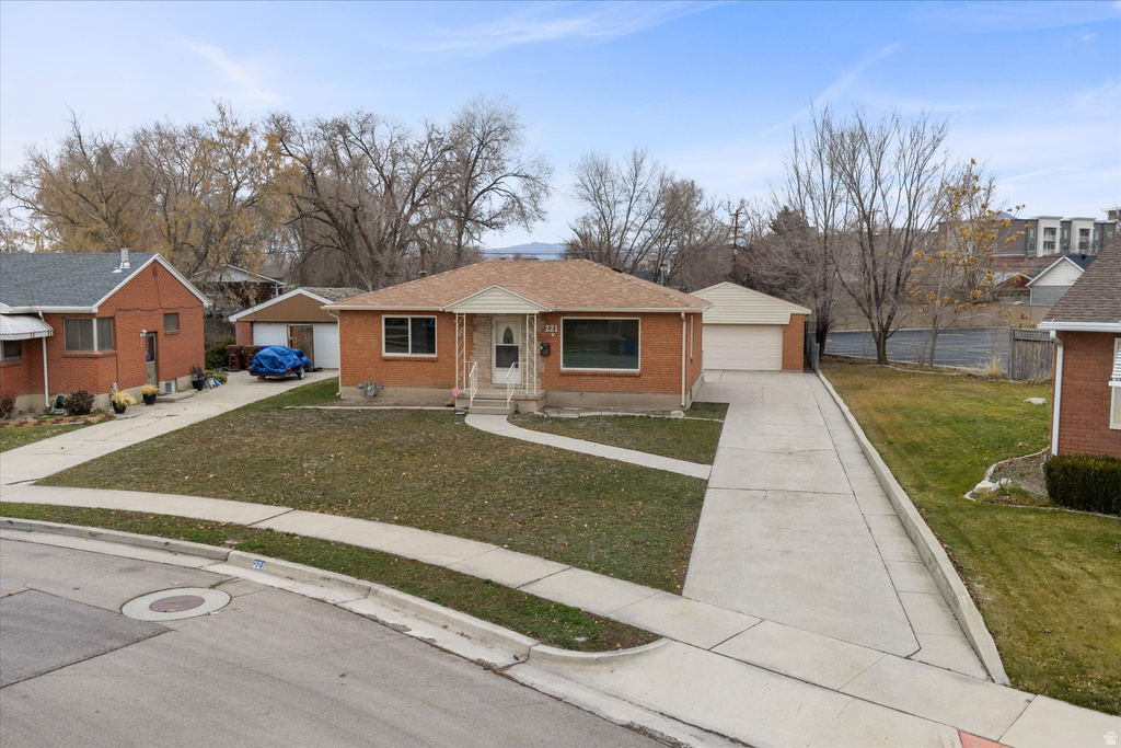 221 W OLYMPUS CIR Midvale, UT 84047