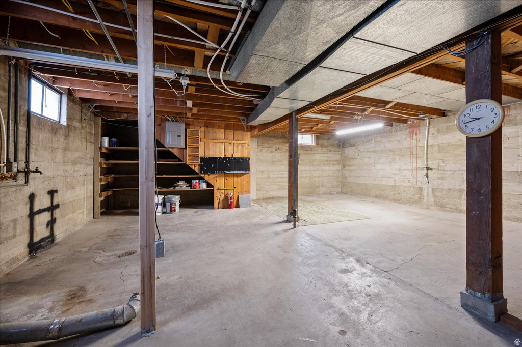 221 W OLYMPUS CIR Midvale, UT 84047