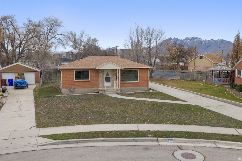 221 W OLYMPUS CIR Midvale, UT 84047