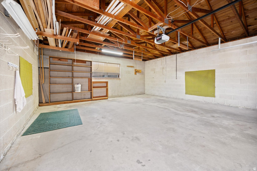 221 W OLYMPUS CIR Midvale, UT 84047