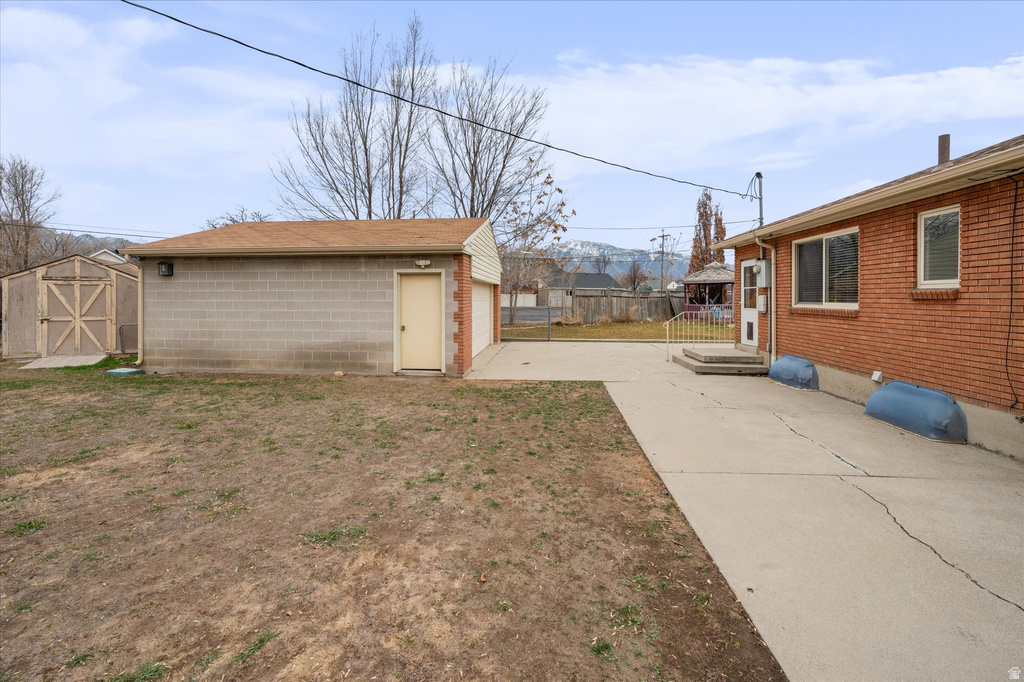 221 W OLYMPUS CIR Midvale, UT 84047