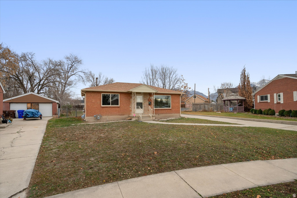 221 W OLYMPUS CIR Midvale, UT 84047