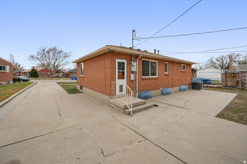 221 W OLYMPUS CIR Midvale, UT 84047