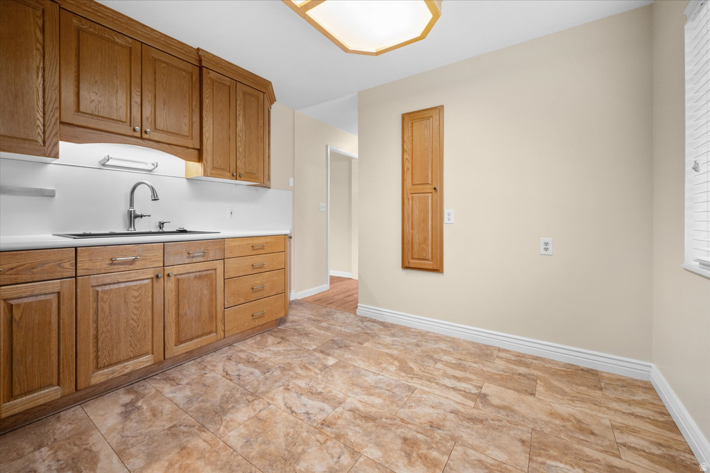 221 W OLYMPUS CIR Midvale, UT 84047