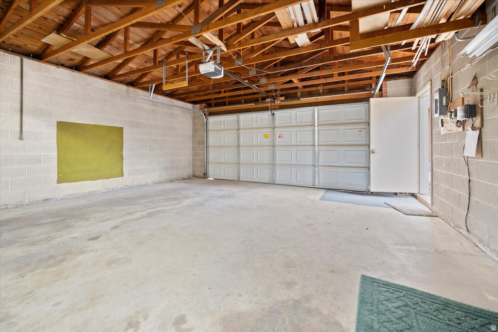 221 W OLYMPUS CIR Midvale, UT 84047