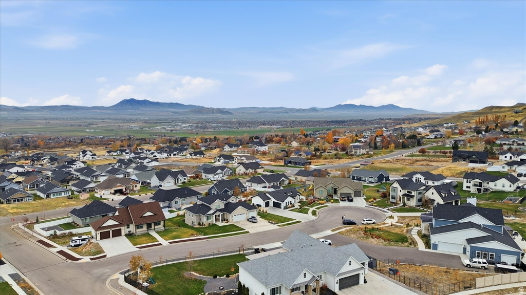 125 N PINION PL Hyde Park, UT 84318