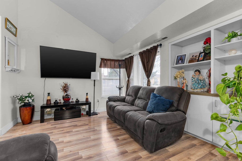 588 W WOLFE GROVE CIR Midvale, UT 84047