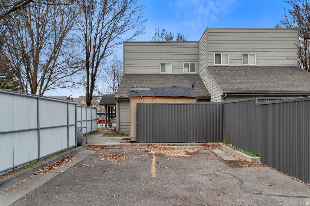 588 W WOLFE GROVE CIR Midvale, UT 84047