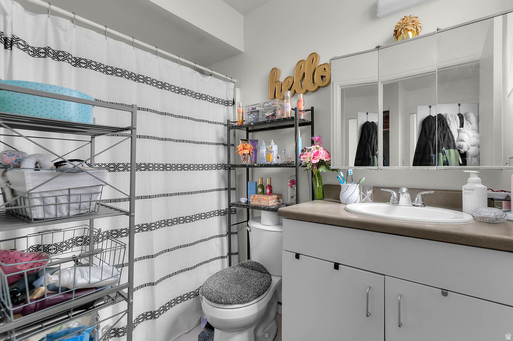 588 W WOLFE GROVE CIR Midvale, UT 84047