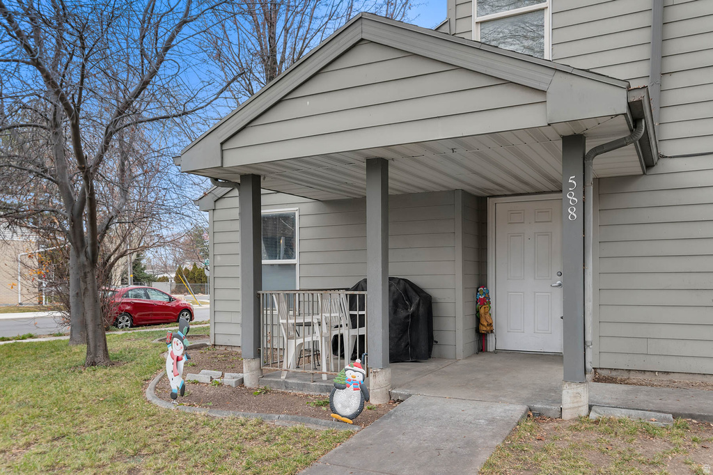 588 W WOLFE GROVE CIR Midvale, UT 84047