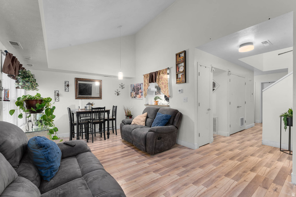 588 W WOLFE GROVE CIR Midvale, UT 84047