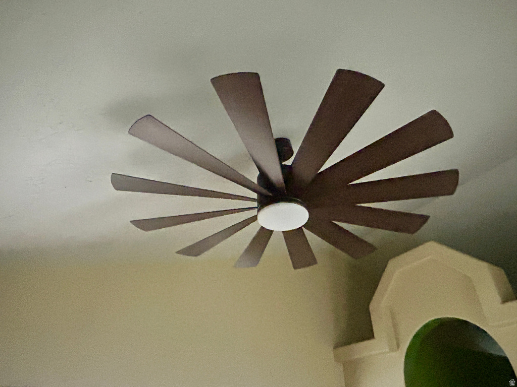 16 W 780 S Centerville, UT 84014