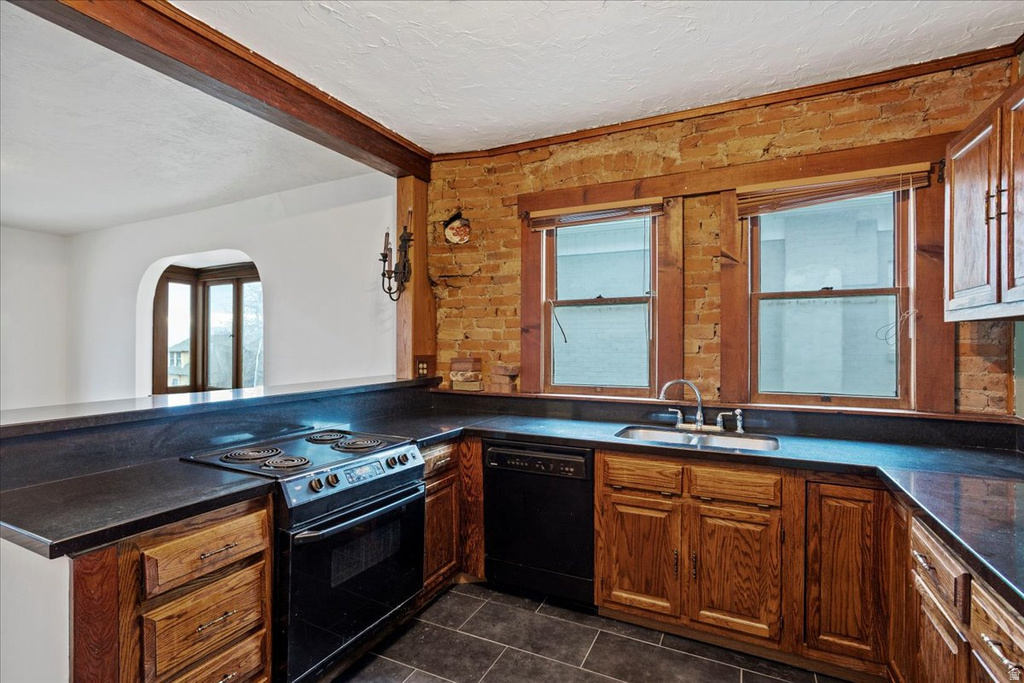 669 8TH AVE Salt Lake City, UT 84103