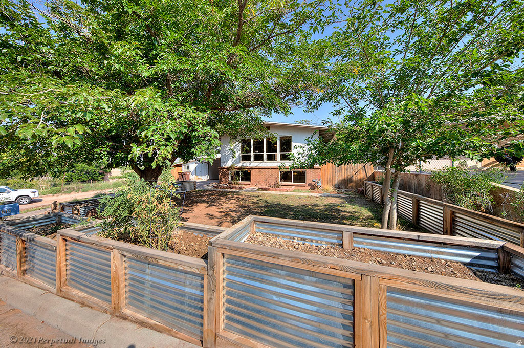 615 ROSETREE LN Moab, UT 84532