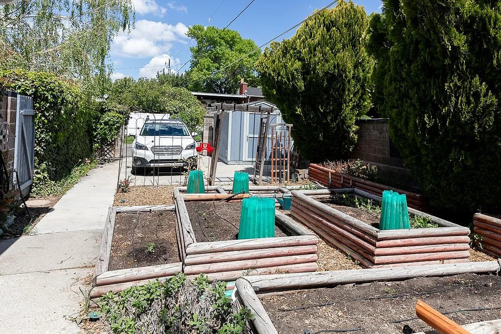 4182 S LYNNE LN Holladay, UT 84124