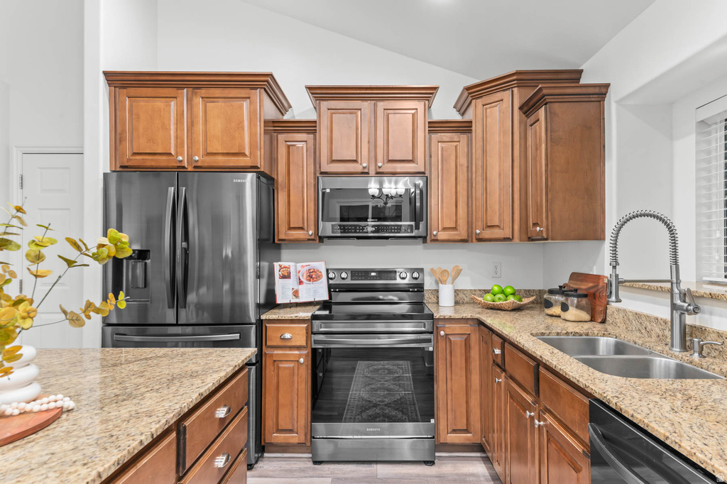 1512 N JUNE DR Farmington, UT 84025